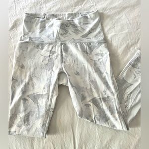 Lululemon Train Times Crop size 4. Excellent Used Condition.